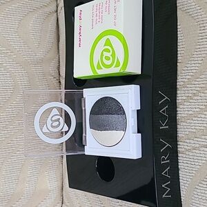 Mary Kay At Play Baked Eye Trio Tuxedo?